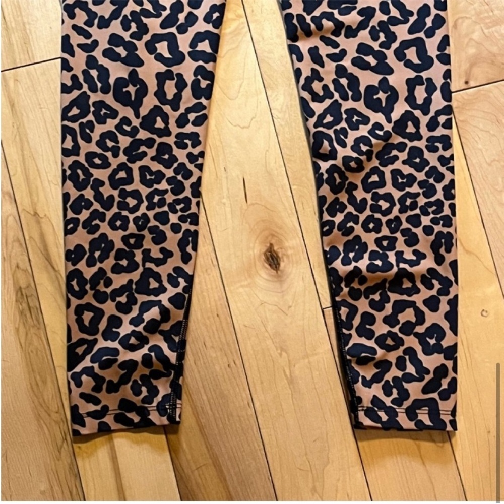 Beach Riot Piper Leggings in Leopard print size small - Picture 8 of 9